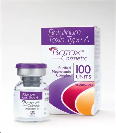 Fig 5. Vial y estuche de Botox Cosmetic de 100 unidades sobre fondo claro.