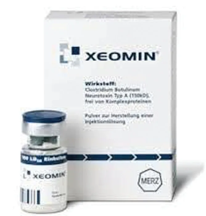 Fig 13. Estuche y vial de Xeomin con el texto alemán que declara el principio activo libre de proteínas complejantes.